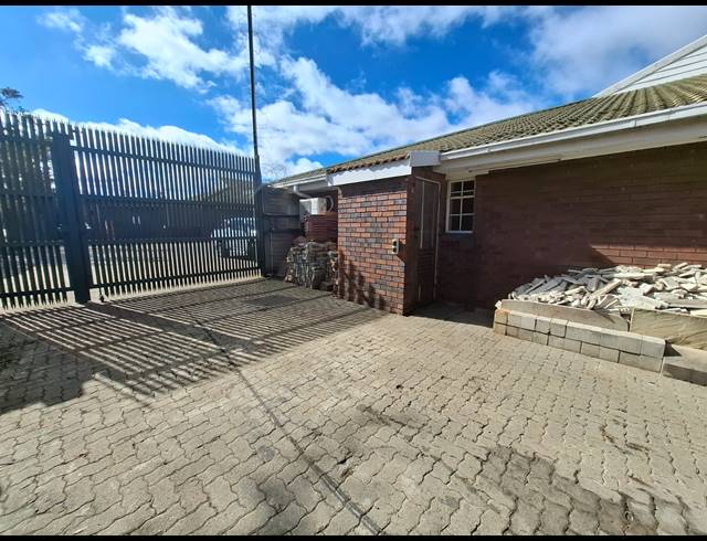 248M² OFFICE FOR SALE IN VANDERBIJLPARK CE 6